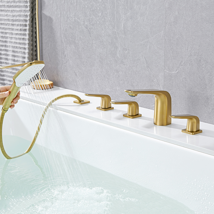 全新设计拉丝金色 5 孔台面安装式三把手浴室浴缸淋浴龙头混合器套装