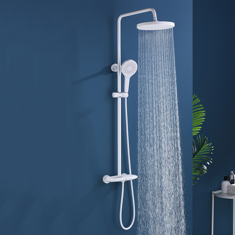 独特设计的白色冷热水雨淋式恒温浴缸龙头淋浴套装